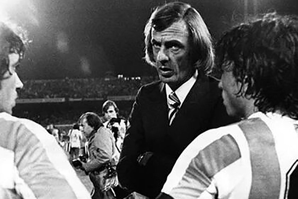 UN DOMINGO, A LA HORA DEL FÚTBOL