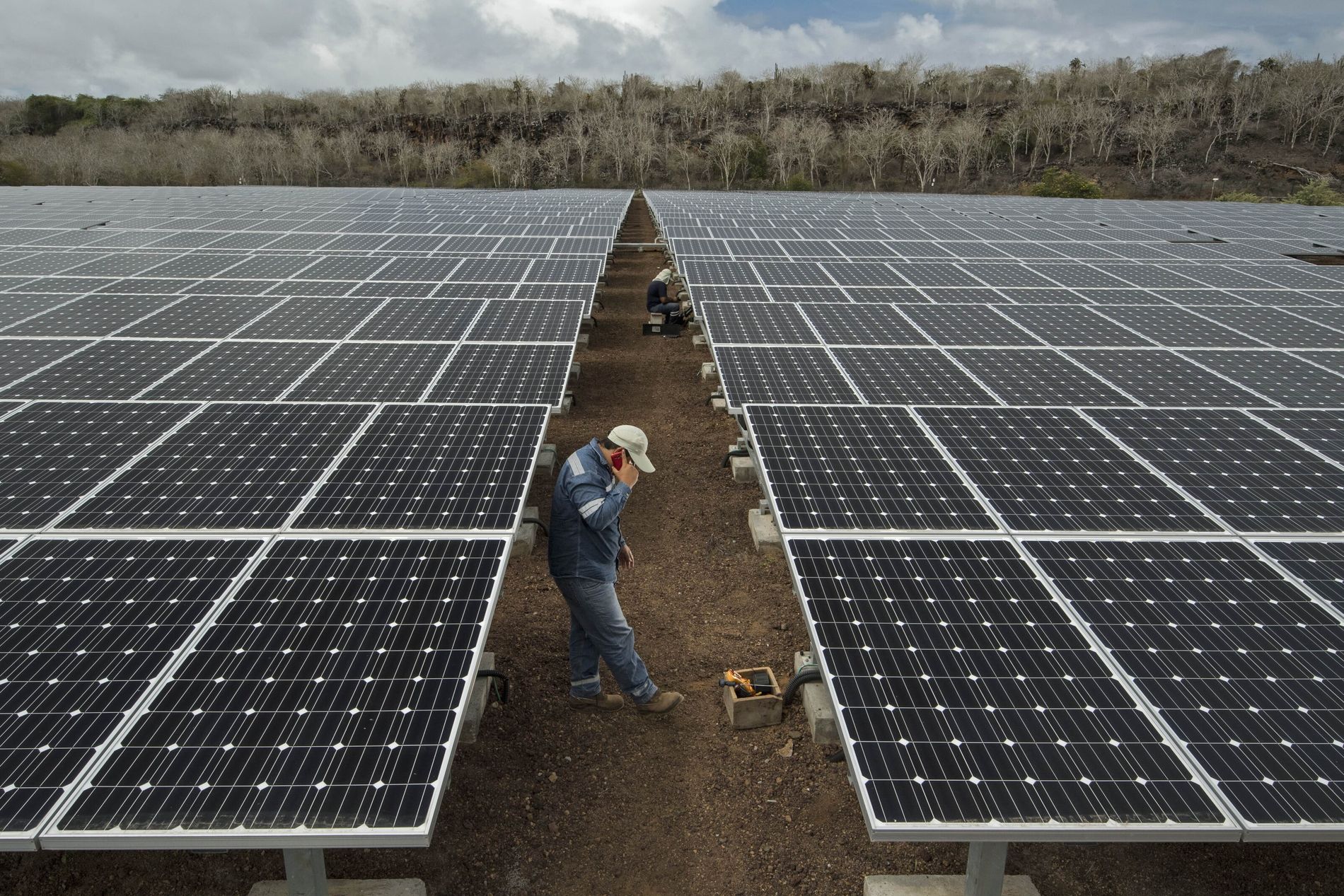 IMPACTO DE LA INSTALACIÓN DE PANELES SOLARES EN ZONAS RURALES PARA LA MEJORA DE LA ENERGÍA SOSTENIBLE