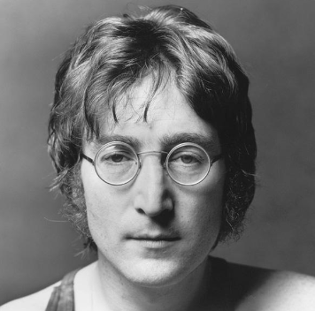UN DIA COMO HOY DE 1940 NACE JOHN LENNON