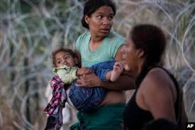 TRUMP LANZA UNA OFENSIVA MIGRATORIA CON CASI 1.000 ARRESTOS EN 24 HORAS