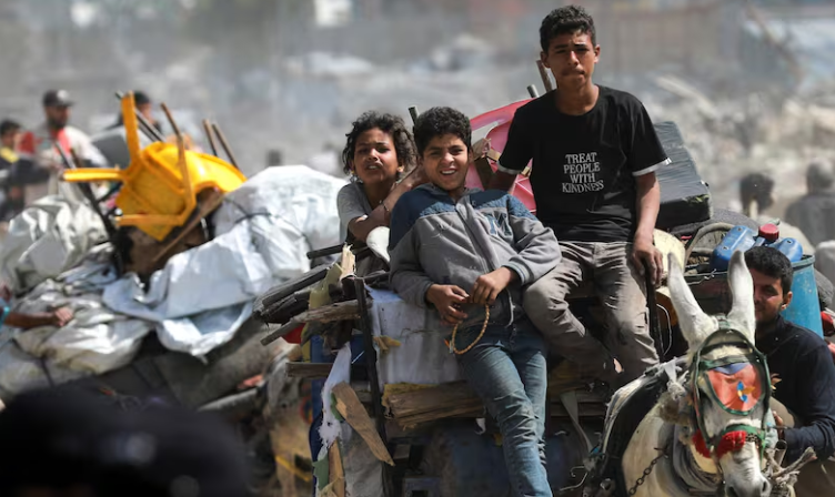 El conflicto en Oriente Próximo, en directo | El ejército israelí ordena nuevos desalojos en Gaza mientras continúa los bombardeos