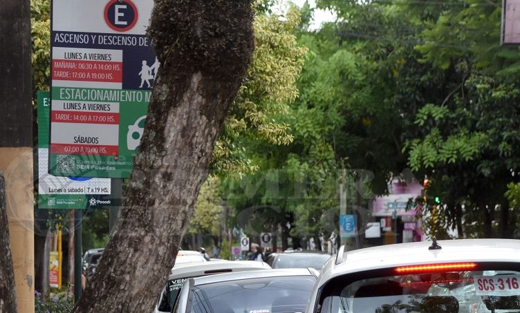 Uso mixto del estacionamiento genera complicaciones en jardines maternales
