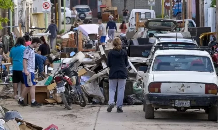 Temporal en Bahía Blanca | Más de 200 personas siguen incomunicadas y el gobierno provincial anunció ayudas para ciudadanos y empresas