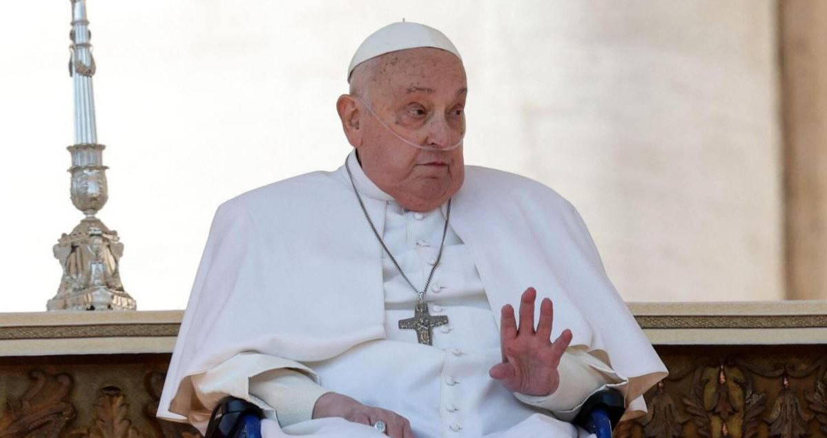 El papa Francisco reapareció en la plaza de San Pedro