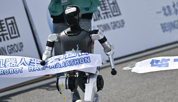 ROBOTS HUMANOIDES : MEDIA MARATÓN