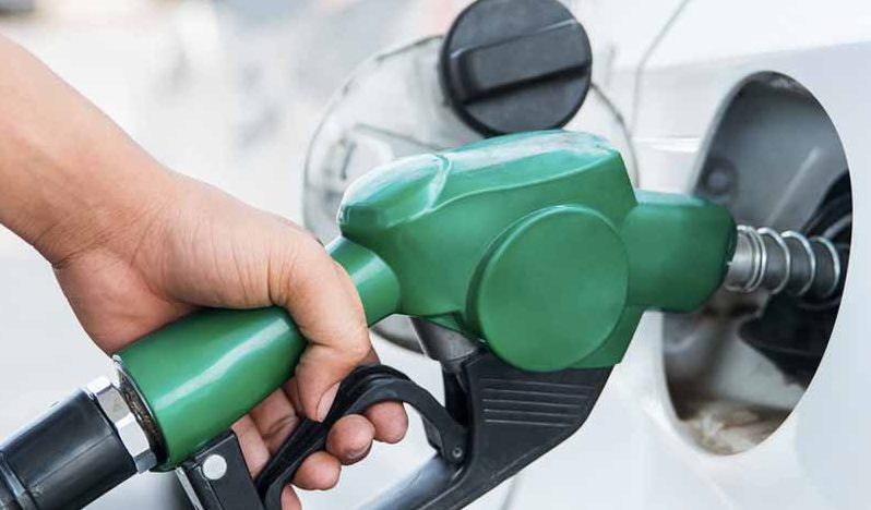 El Gobierno nacional reglamentó el autoservicio de combustibles en las estaciones de servicio de todo el país