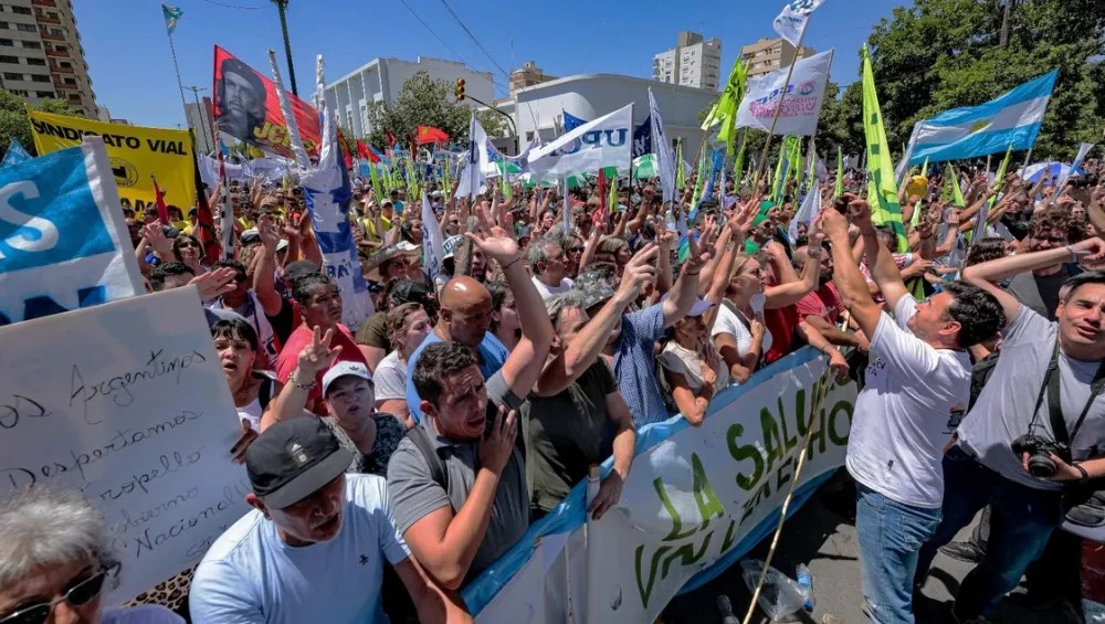 LIMITAN EL DERECHO A HUELGA EN ARGENTINA