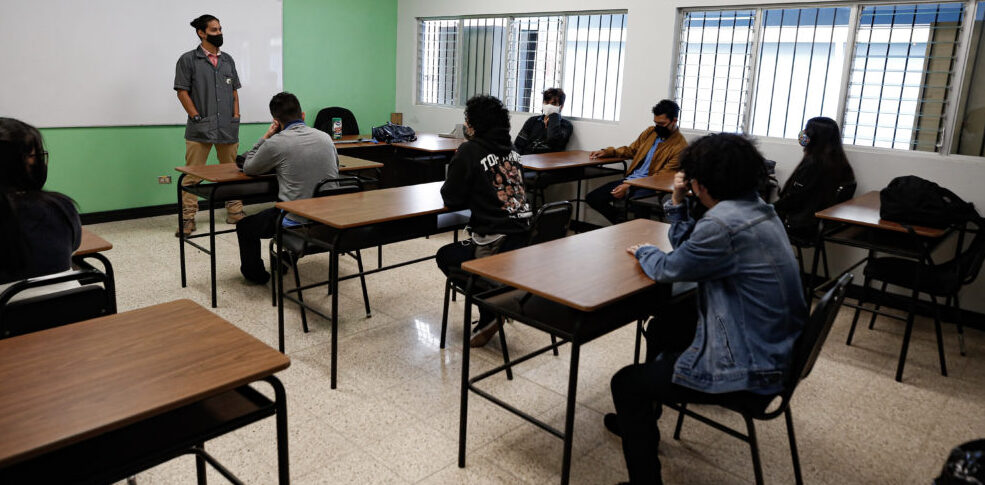 MEDIA SANCIÓN AL AUMENTO DEL FINANCIAMIENTO UNIVERSITARIO