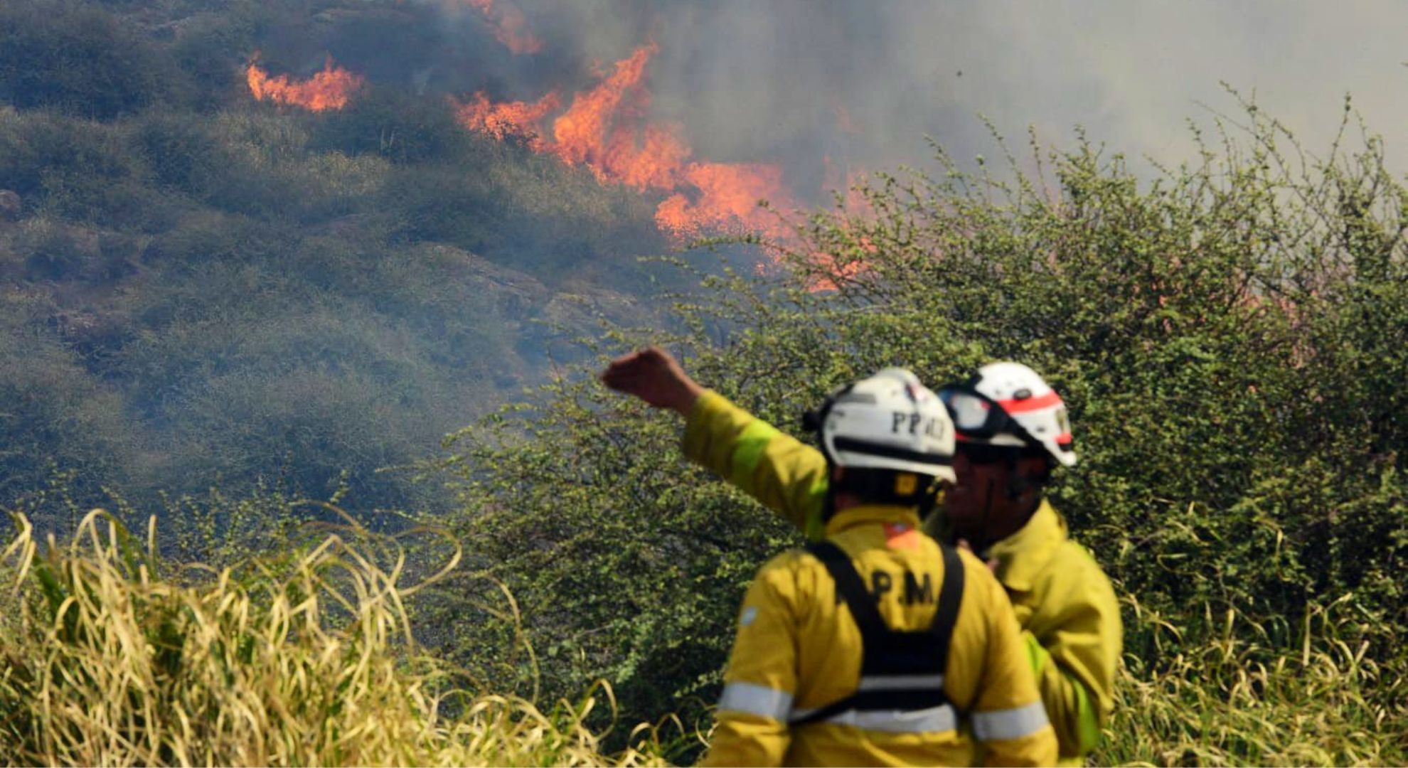 Contuvieron tres incendios en Córdoba, mientras sigue activo el fuego en el Parque Nacional Quebrada del Condorito
