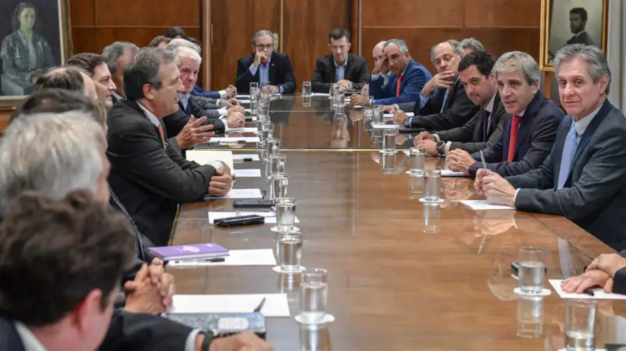 Luis Caputo se reunió con empresas británicas y vaticinó que 2026 será un «año espectacular»